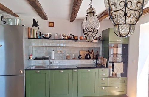 Oprtalj Cottage | Charming 2-bedroom cottage with swimmingpool in welcoming Oprtalj with WiFi, AC