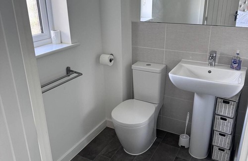 Llanedy House | Tranquil Retreat in Swansea Countryside