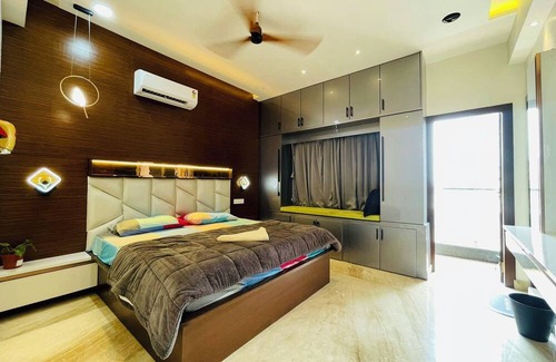 Chanda Nagar Apartment | Luxurious Garden-View Duplex in Hyderabad,4-bedroom with AC, WIFI