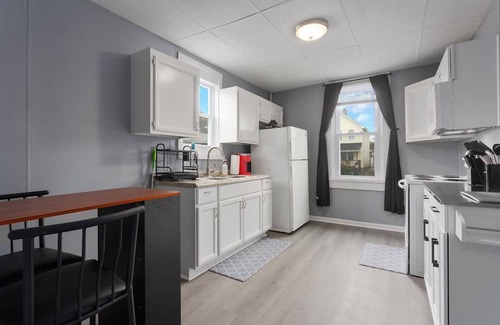 Riverview Apartment | Cozy, 5 min to downtown, TMobile Center, PNL, Crossroads. close to everything!n