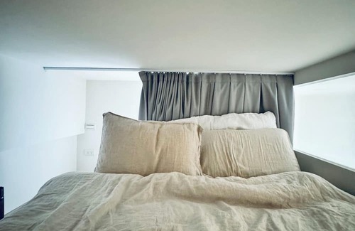 Daan Apartment | 1bd/1ba Designer Loft w/Office and Balcony｜Da'an Taipei 2-min walk to Da’an MRT