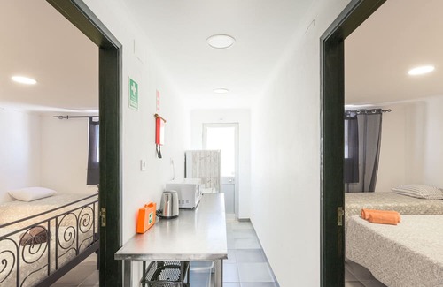 Sines House | Private bedroom 'Quarto Triplo 1' with Private Terrace and Wi-Fi