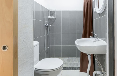 Sines House | Private bedroom 'Quarto Triplo Conforto 1' with Private Terrace and Wi-Fi