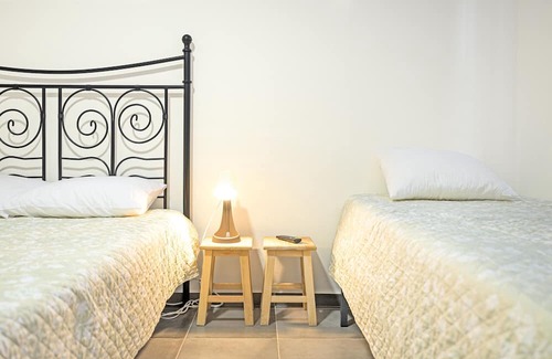 Sines House | Room 'Quarto Triplo Conforto 2' with Private Terrace and Wi-Fi