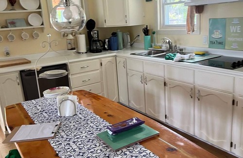 Queens House | The Lake House "Piece of Sky"