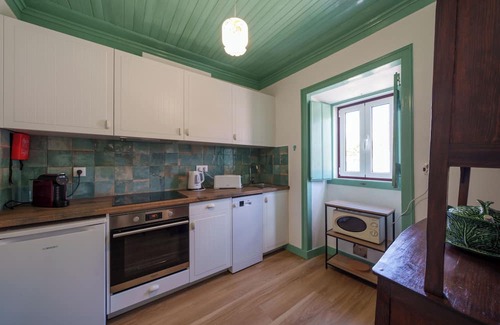 Alvados Cottage | Historic Portuguese Cottage in Natural Park Serras de Aire e Candeeiros.