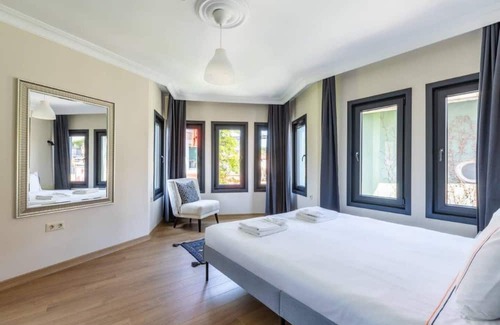 Ortakoy Apartment | This apartment is a 2 bedroom(s), 2 bathrooms, located in Beşiktaş, İstanbul.