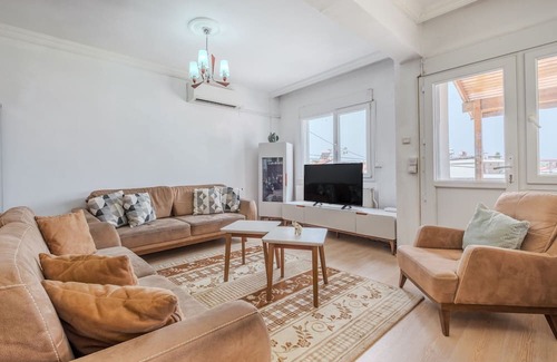 Urla Apartment | Seaview House w Balcony and Garden in Urla