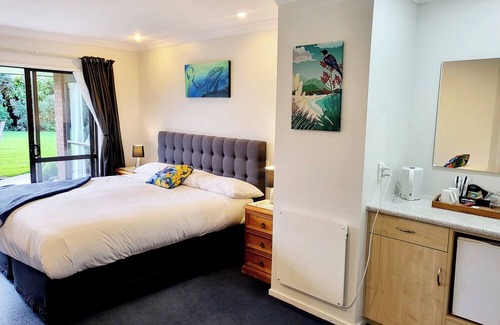 Kaikoura Cabin | Christmas 2024: 11 people, Hot Tubs, Spectacular Views, Plenty of Space to Play