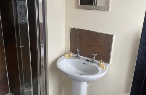 Bramley Hotel | The Wheatsheaf