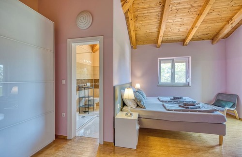 Antonci Villa | Villa Gaya - Four Bedroom Villa, Sleeps 10