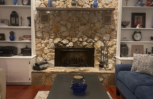 Orlando House | Lakeside 2-acre Retreat w/ Pool, Beautiful Live Oaks & Near Orlando Attractions