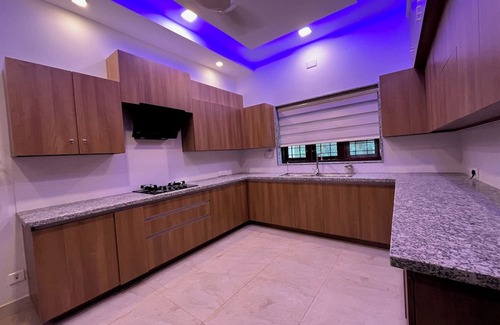 Thanneermukkom Villa | Lakeshore Premier Serviced Villa - Professionally staffed - Food & Accommodation