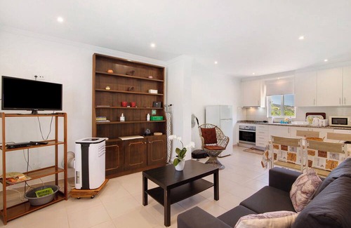 Colmeal House | Holiday Home 'Medronhal Faro' with Mountain View, Wi-Fi and Air Conditioning