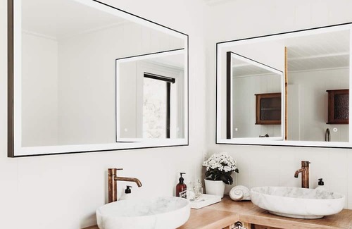 Warkworth Cabin | Hot Tub overlooking a waterfall, near beaches, vineyards, Matakana, Brick Bay