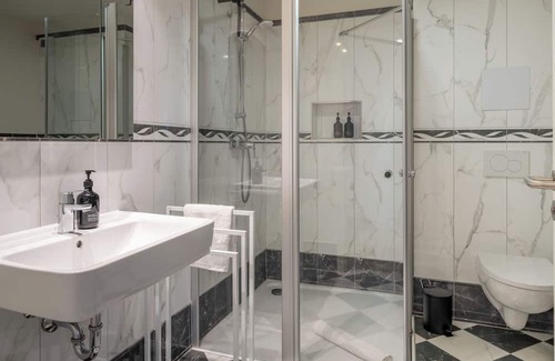 Hamm Apartment | CLS: Exklusives Apartment in Hamburg mit Terrasse und Tiefgaragenparkplatz