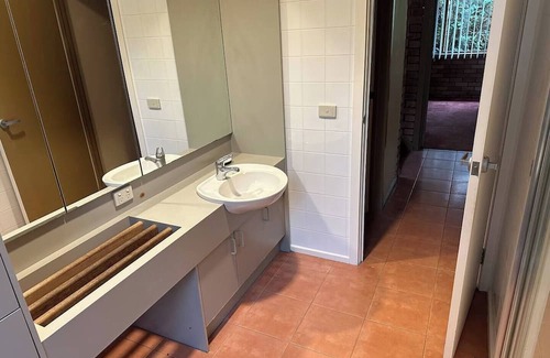 Ringwood House | Architect designed large 3/4 bedroom home in a private court close to Eastland