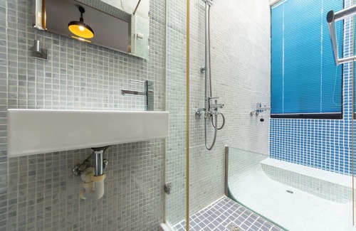 North District Bed & Breakfast | Shine tree house