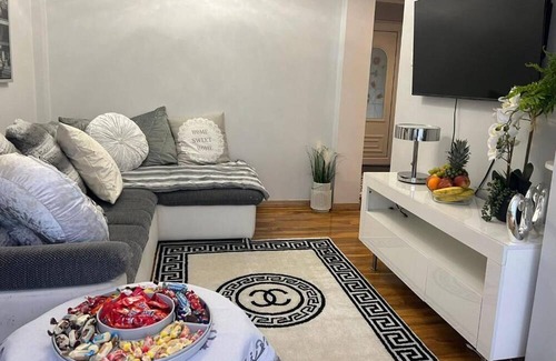 Havering Park Apartment | Apartment Luxe FREE WIFI, FREE PARKING, FREE NETFLIX