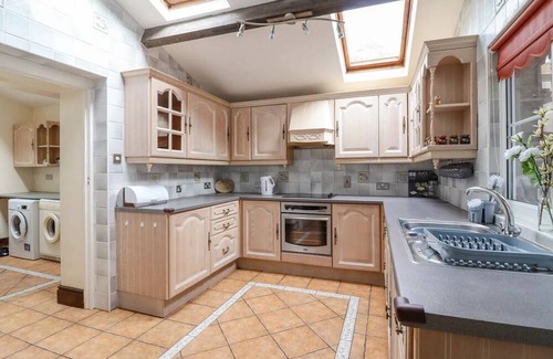 Fairbourne House | A peaceful picturesque landscape from a stunning stone built exterior.