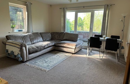 Cambourne Apartment | 2 Bed Apartment - short and long term stay Balcony & Lakeview