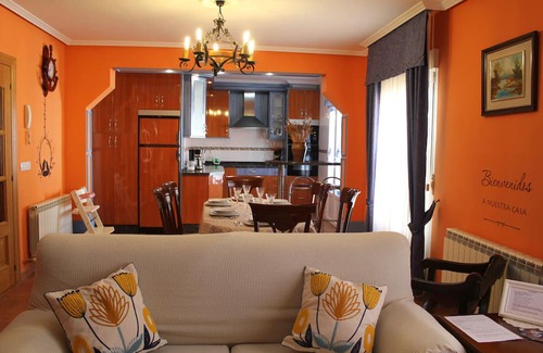 La Pola de Gordon House | Holiday Home 'La Cuadra 2' with Mountain View, Shared Terrace and Wi-Fi