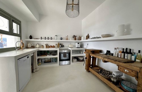 Agios Georgios Villa | Bougainvillea House