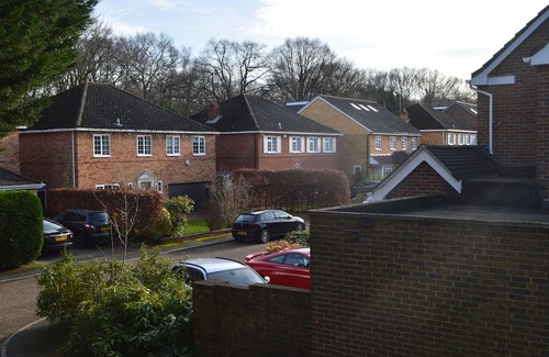 Weybridge House | Weybridge shared house in very upmarket area where celebs live.