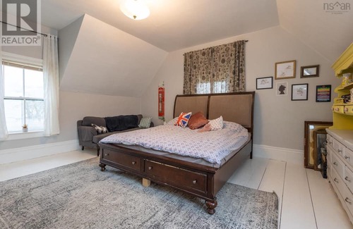 Yarmouth House | Victorian era house circa 1867 Tranquil retreat.