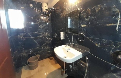 Holy Cross Colony Hotel | Collection O Hotel Grey Jade