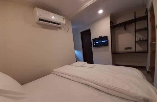 Holy Cross Colony Hotel | Collection O Hotel Grey Jade