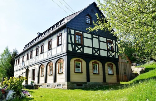 Cunewalde House | Evening sun Modern retreat