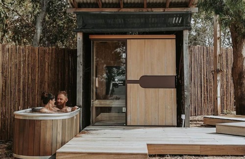 Coles Bay House | Waterfront | Hot Tub | Sauna | Serenity