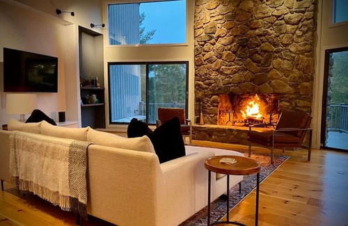 Redding Ridge House | Private * Hiking * Swimming * Pool * Steam-room