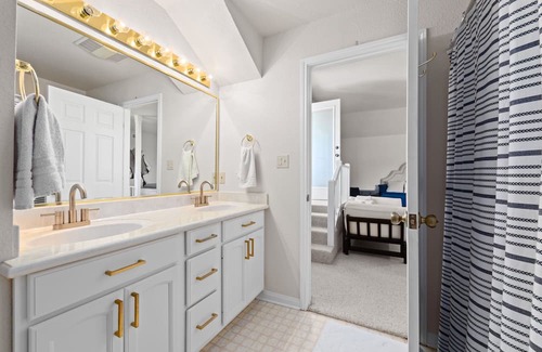 Leon Junction Other | Lakeside Farmhouse with Pool on 142 Acres near Temple, Texas