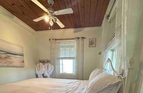 Leamington Cottage | Birder's Dream - Private Lakeside Cottage off the beaten path. Pet Friendly!