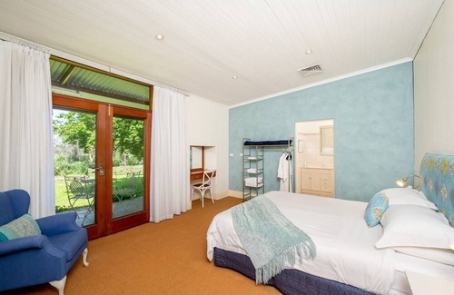 Spring Gully House | Boutique Heritage Home with Stunning Vineyard Panorama in Clare Valley