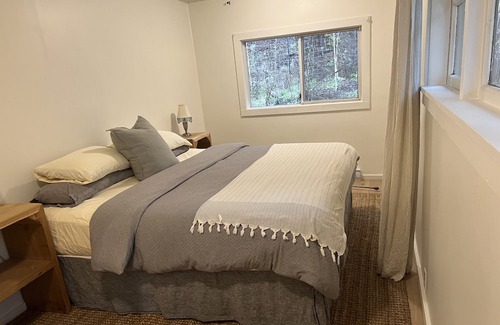 Mansons Landing Cabin | Cortes Beach house Relaxing cottage on the ocean