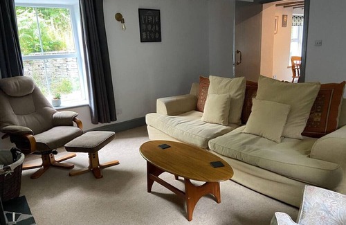 Corris House | Idyllic cottage by the River