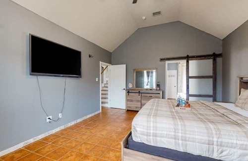 Memorial Parkway House | The Oak House