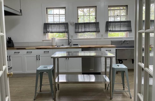 Makawao House | Historic Upcountry Maui House With Pool, 4 Bedrooms, Sleeps 10