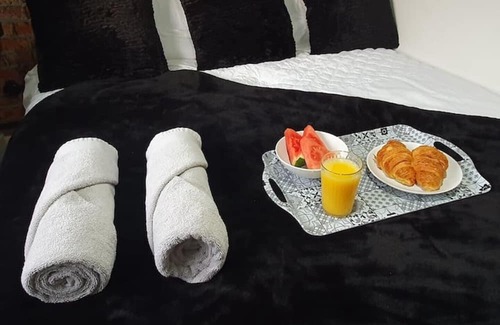 Doncaster Cottage | Little house on the hill / walks/ castle / miropub