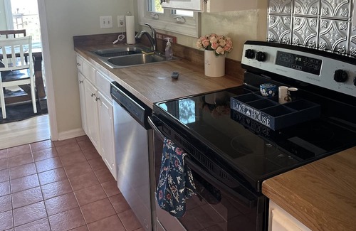 Ninety Six House | Sanctuary on the Lake. All dogs welcome!