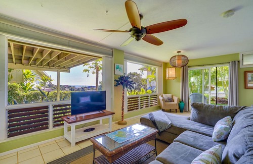 Aiea House | Sun-Dappled Aiea Apartment: 11 Mi to Beach!
