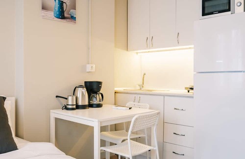 Bakırkoy Apartment | Studio with a Sea View Balcony in Bakirkoy