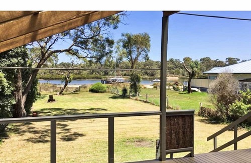 Cannons Creek House | Water front direct water access