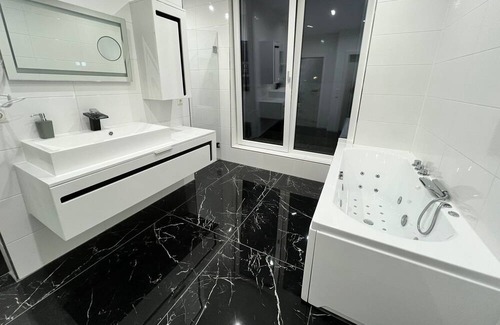 Stammersdorf Villa | Luxury Vienna Villa: Haven for Vienna Explorers