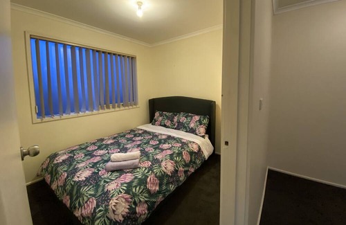 Kurunjang House | Colonus-Kurunjung-4 Bedrooms House-Accommodations for 8