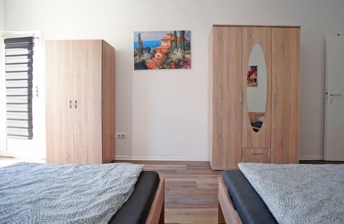 Marxloh House | Neu Sanierte Monteurzimmer 1-8 Personen