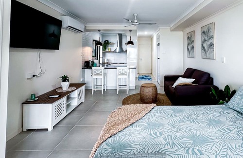 Dolphin Heads Apartment | WhitsunStays - Le Beach Shack